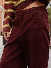 Burgunderrot - Pull On Barrel Leg Jeans - Bild 5 von 5