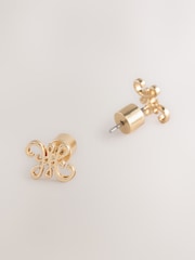 لون ذهبي - أقراط صغيرة بتصميم Monogram - صورة 2 من 3