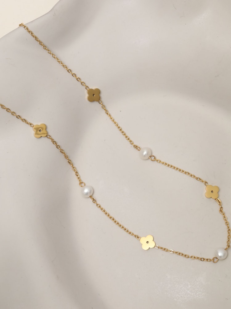 Jon Richard Waterproof Pearl and Floral Station Necklace - Imagen 2 de 3