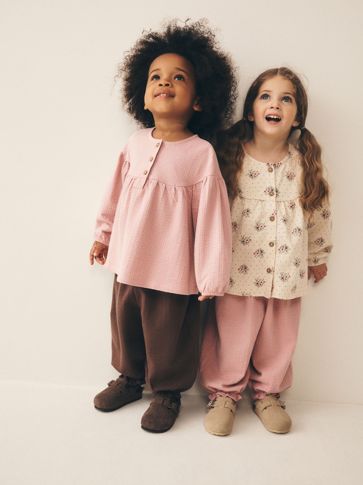 Rose - Ensemble chemisier à manches longues et pantalon bloomer 4 (3mois-7ans) - Image 1 de 12 Rose - Ensemble chemisier à manches longues et pantalon bloomer 4 (3mois-7ans) - Image 1 de 12
