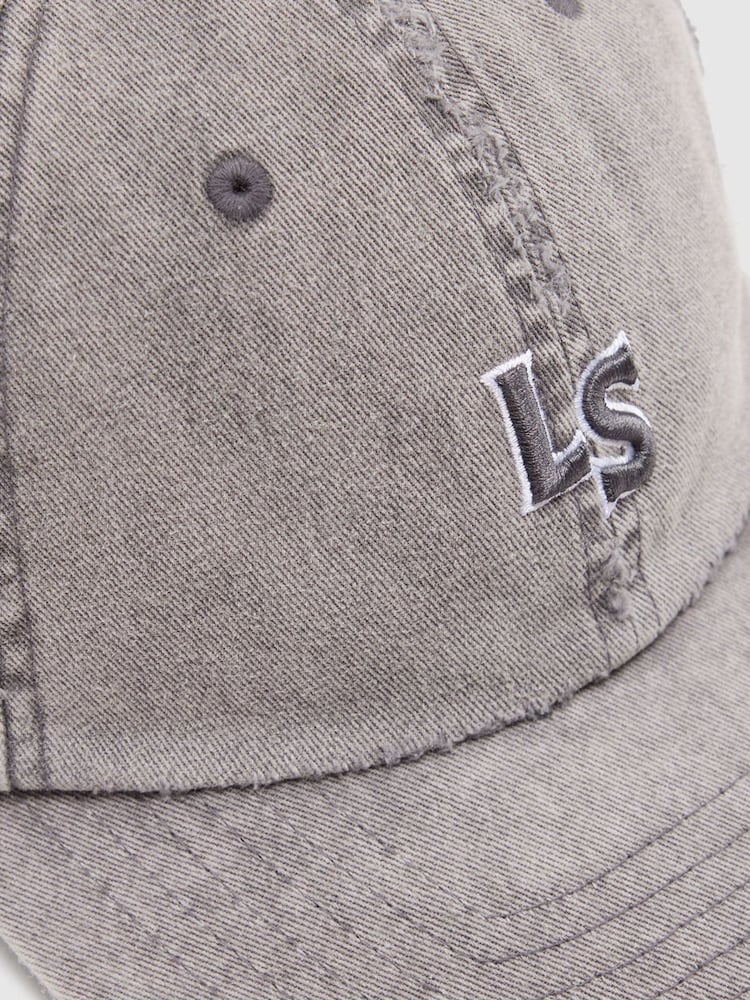 Gris - Levi's® Long Sleeve Monogram Cap - Imagen 4 de 4