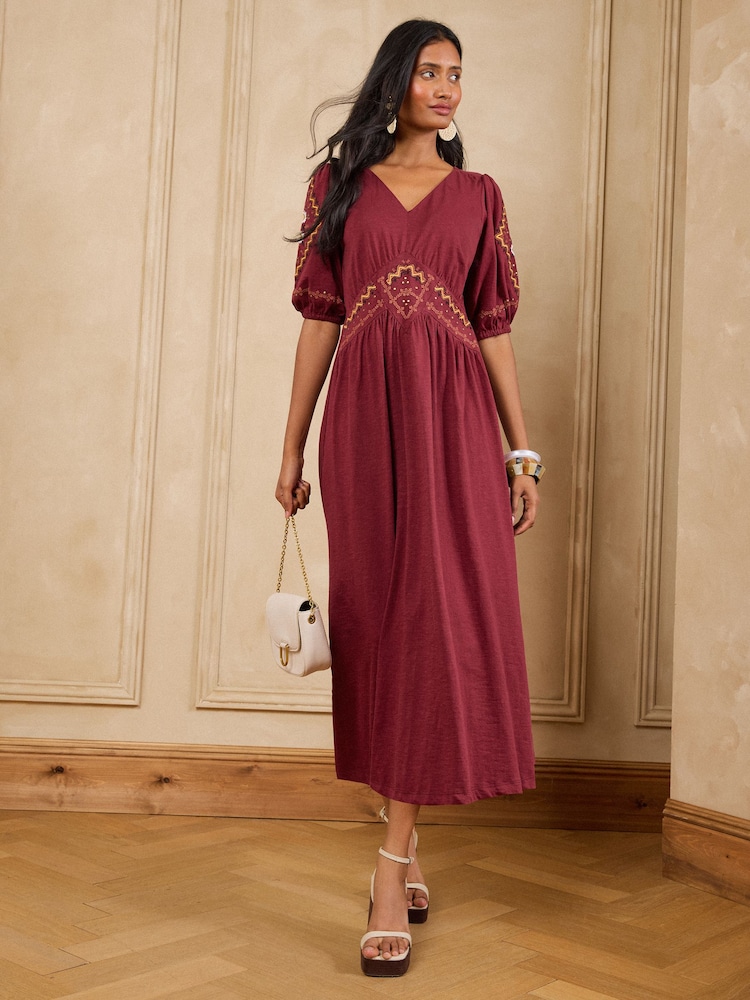 Love & Roses Brodert V-hals Midikjole - Bilde 1 av 5 Love & Roses Brodert V-hals Midikjole - Bilde 1 av 5