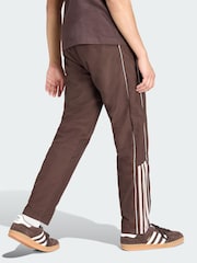 بنطلون رياضي مزين بنصف خطوط جانبية من adidas Originals - صورة 2 من 5