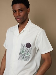 Threadbare Abstract Beach Print Cotton Poplin Short Sleeve Shirt - Billede 1 af 5