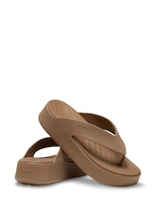 بني - صندل مرتفع من الأمام Getaway من Crocs - Image 3 of 6