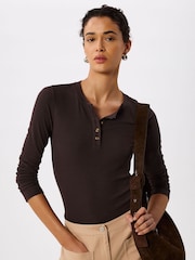 بني - Whistles Essential Rib Henley T-Shirt - صورة 1 من 5