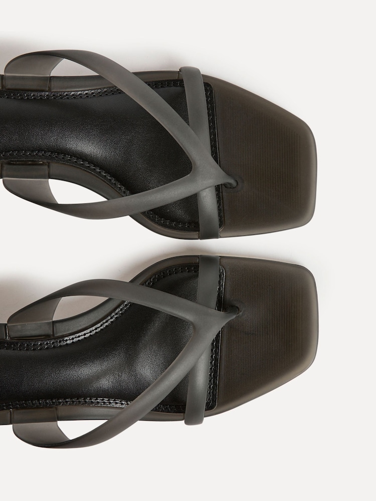 שחור - Linzi סנדלי אצבע מגומי עם עקבים, דגם Axis - תמונה 6 מתוך 6