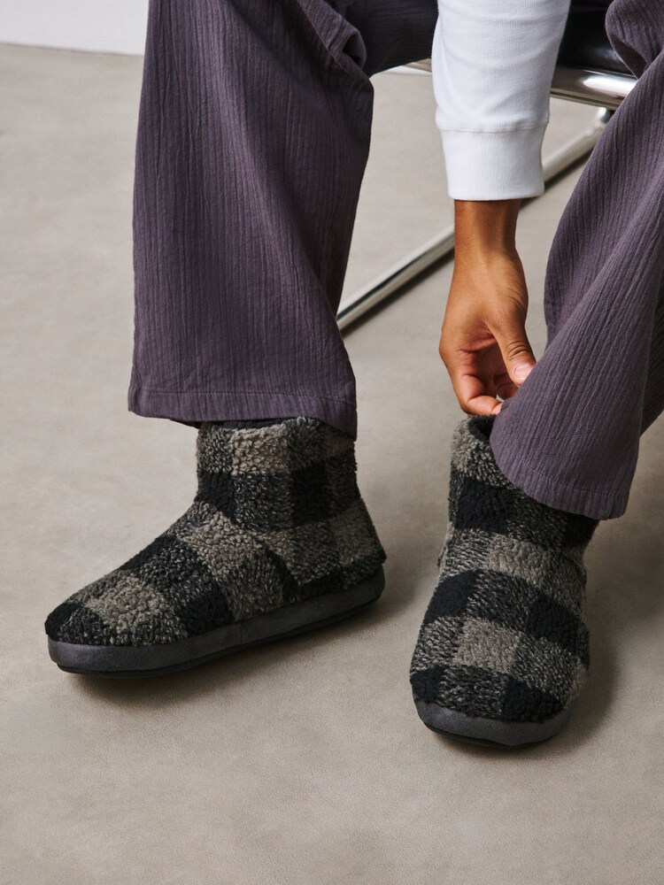 Noir/Gris - Bottes chaussons en imitation peau de mouton - Image 1 de 2