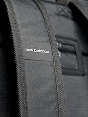 Σακίδιο πλάτης New Balance με αναδιπλούμενο λογότυπο - Εικόνα 7 από 9