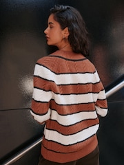 Ecru/brązowa - Supersoft Cable Knit V-Neck Mid Length Jumper - Obraz 3 z 4