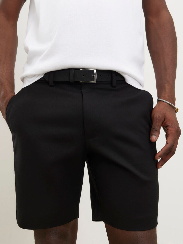 River Island Slim-Fit Chino-Shorts mit Gürtel - Bild 4 von 4