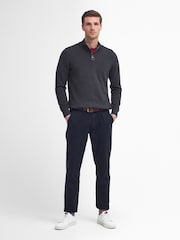 رمادي داكن مموج - كنزة بربع سحاب من Barbour® - صورة 2 من 6