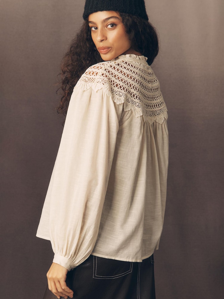 Anthropologie Pilcro Lace Yoke Peasant Cream Blouse - Image 2 sur 4