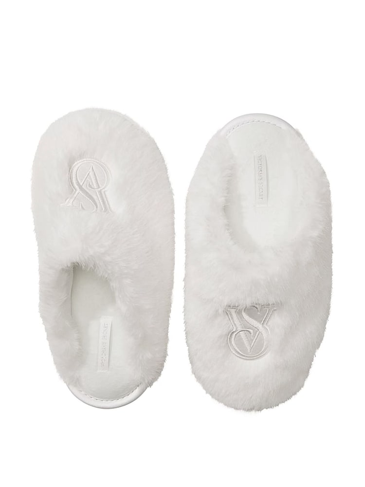 Victoria's Secret Coconut White Closed Toe Faux Fur Slippers - Image 1 of 2 Victoria's Secret Coconut White Closed Toe Faux Fur Slippers - Image 1 of 2