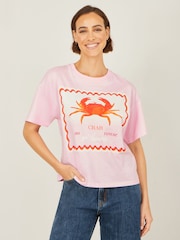 Yumi Pink Crab Vacation Print T-Shirt - Image 3 of 5