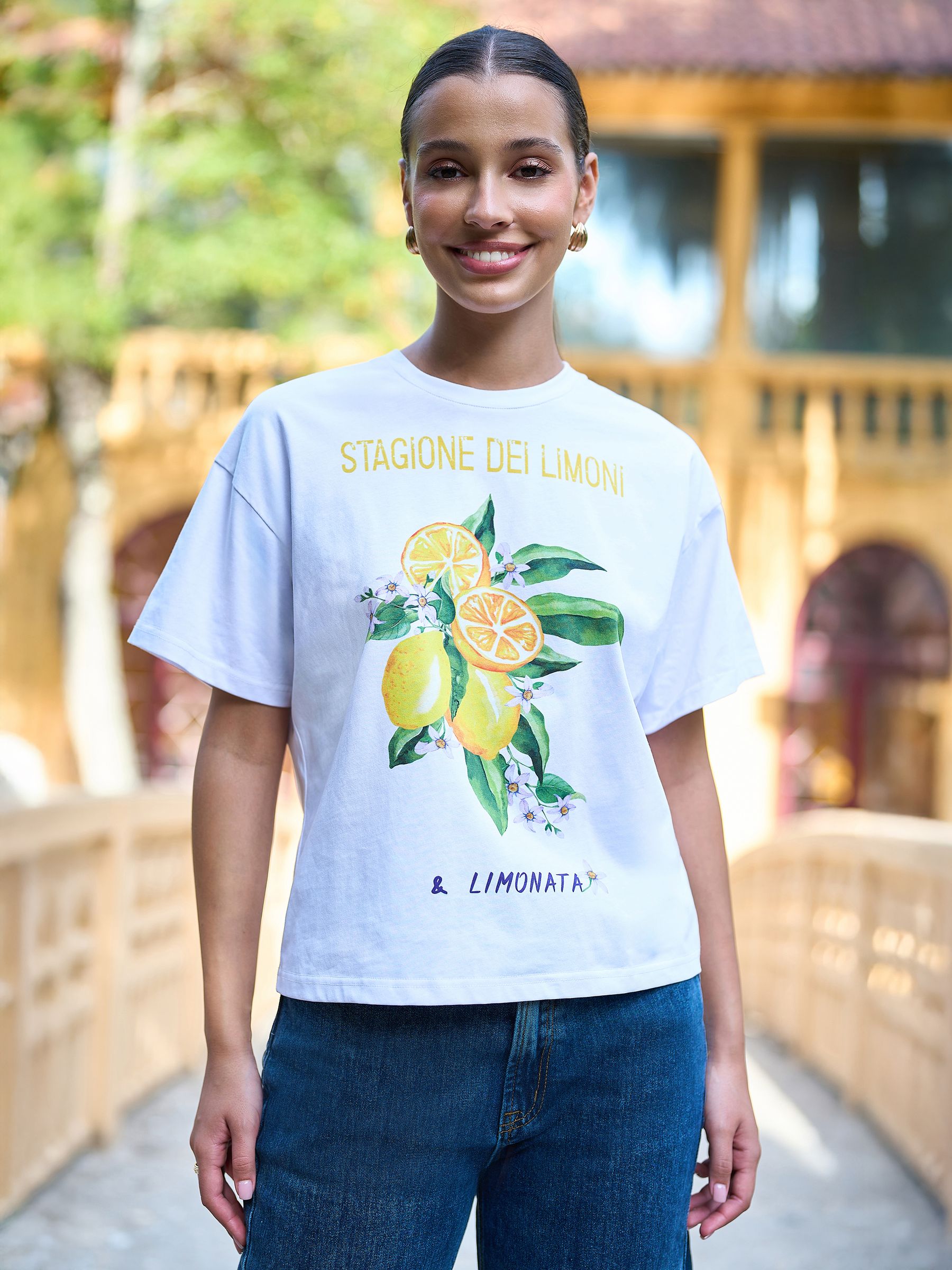 トップス Lemon Buy Yumi White Retro Relaxed Lemon Print Cotton T-Shirt from Next USA