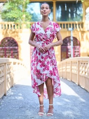 فستان ملفوف زهور بحاشية أطول من الخلف من Yumi - Image 1 of 5