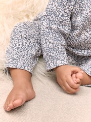 The White Company Textured Cotton Blend Petunia Print Pyjamas - صورة 2 من 5