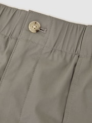 Verde salvia - Pantalones Reiss Snap de mezcla de algodón ligeros y corte ajustado. - Imagen 6 de 6