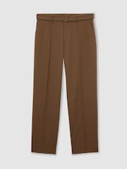 חום טבק - Reiss Peshi Relaxed-Fit Belted Pintuck Trousers - תמונה 2 מתוך 6