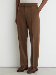 חום טבק - Reiss Peshi Relaxed-Fit Belted Pintuck Trousers - תמונה 3 מתוך 6