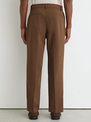 חום טבק - Reiss Peshi Relaxed-Fit Belted Pintuck Trousers - תמונה 5 מתוך 6