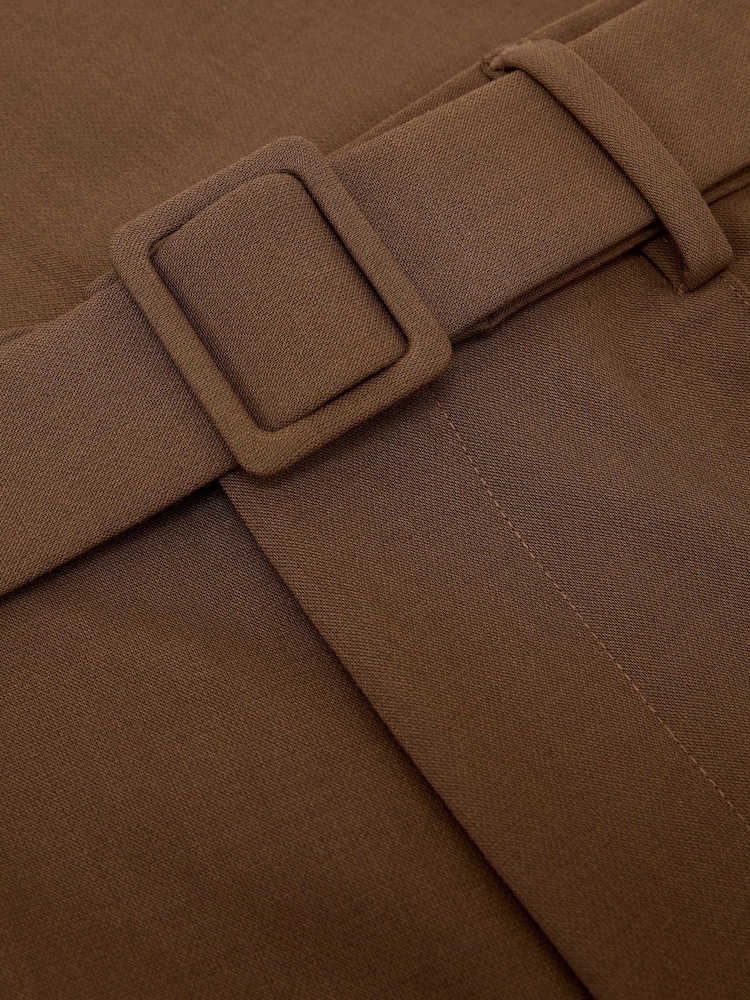 חום טבק - Reiss Peshi Relaxed-Fit Belted Pintuck Trousers - תמונה 6 מתוך 6 חום טבק - Reiss Peshi Relaxed-Fit Belted Pintuck Trousers - תמונה 6 מתוך 6
