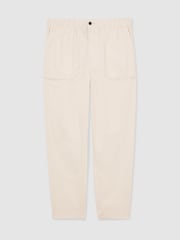 Blanquecino - Pantalones Reiss Snap de mezcla de algodón ligeros y corte ajustado. - Imagen 2 de 6