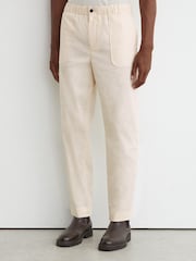 Blanquecino - Pantalones Reiss Snap de mezcla de algodón ligeros y corte ajustado. - Imagen 3 de 6