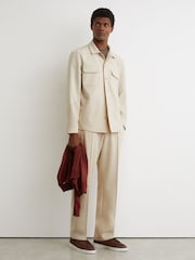Piatră - Reiss Peshi Relaxed-Fit Belted Pintuck Trousers - Imaginea 3 din 9