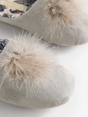 B by Ted Baker Neutral Velour Slippers with Faux Feather Pom - Slika 4 iz 6