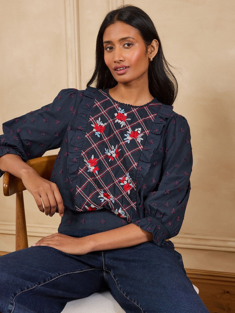 Love & Roses Floral Embroidered 3/4 Sleeve Blouse - 1 paveikslėlis iš 5 Love & Roses Floral Embroidered 3/4 Sleeve Blouse - 1 paveikslėlis iš 5