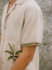 Chelsea Peers Natural Linen-Blend Embroidered Palm Short Sleeve Shirt - Image 4 of 6