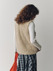 Gris - Faux Fur Curly Gilet - Imagen 4 de 5