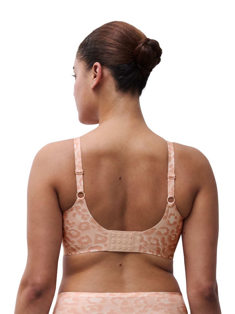 Chantelle Soft Stretch Power Plunge Non Wired support Bra - Image 2 of 4 Chantelle Soft Stretch Power Plunge Non Wired support Bra - Image 2 of 4