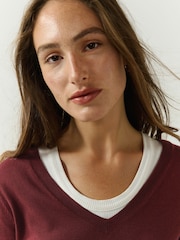 Rouge bordeaux - Pull doux en coton à col en V - Image 4 de 7