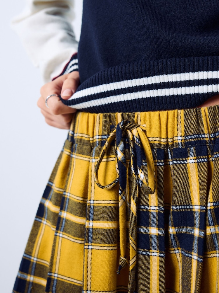 Yellow/Black Check - សំពត់ខ្លីបត់បាន - រូបភាព 5 នៃ 5 Yellow/Black Check - សំពត់ខ្លីបត់បាន - រូបភាព 5 នៃ 5