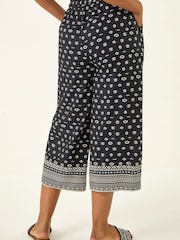 Roman – Cropped-Hose mit Rand-Print, Petite - Bild 3 von 5