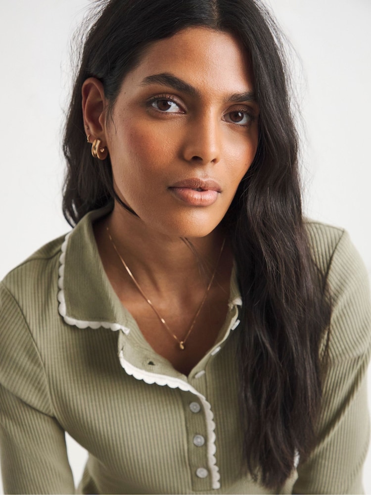 Simply Be Green Contrast Scallop Trim Long Sleeve Polo Top - Image 4 of 4