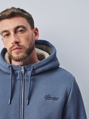 Steel Blue Graphic - Sweat-shirt à capuche doublé à fermeture éclair Borg - Image 1 de 7