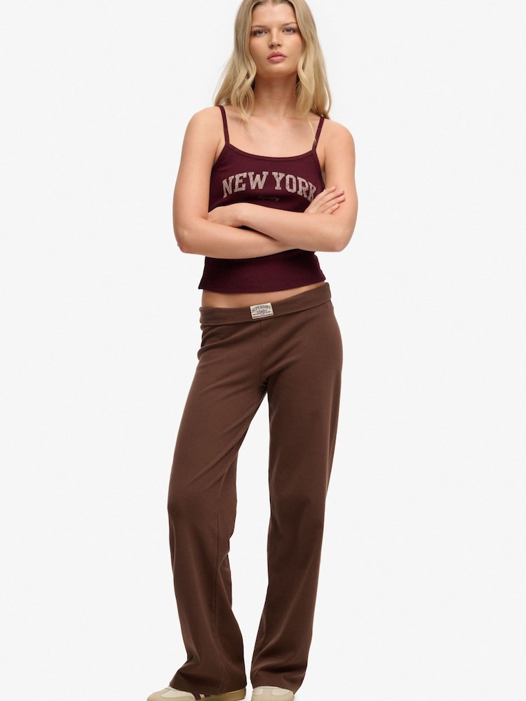 بني - بنطلون مخطط مصنوع من الجيرسيه من مجموعة Athletic Essentials من Superdry - صورة 2 من 5