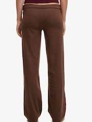 بني - بنطلون مخطط مصنوع من الجيرسيه من مجموعة Athletic Essentials من Superdry - صورة 5 من 5