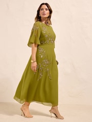 Verde - Vestido a media pierna de manga corta con detalles de pedrería de Friends Like These - Imagen 1 de 4