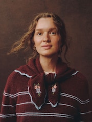 Бургундский - Вязаный шарф с треугольными чашечками и вышивкой Laura Ashley - Изображение 1 6