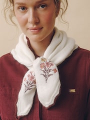 Кремовый - Вязаный шарф с треугольными чашечками и вышивкой Laura Ashley - Изображение 1 5