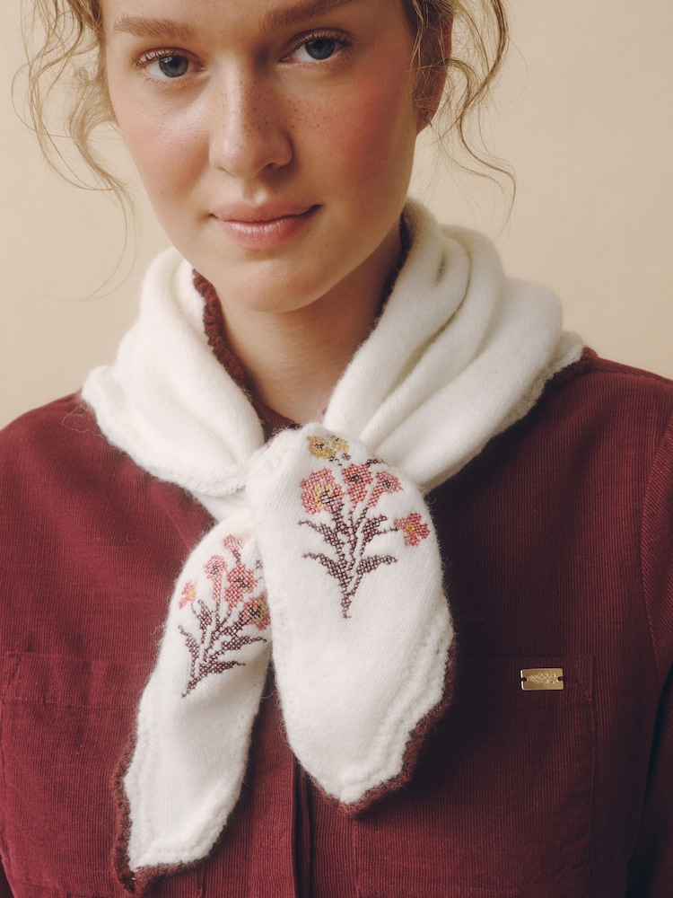 Кремовый - Вязаный шарф с треугольными чашечками и вышивкой Laura Ashley - Изображение 1 5 Кремовый - Вязаный шарф с треугольными чашечками и вышивкой Laura Ashley - Изображение 1 5