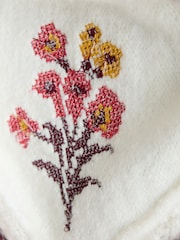 Кремовый - Вязаный шарф с треугольными чашечками и вышивкой Laura Ashley - Изображение 5 5