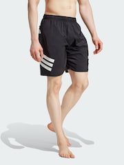 adidas מכנסי שחייה קצרים באורך 8 אינצ'ים בעיטור 3 פסים - תמונה 2 מתוך 6