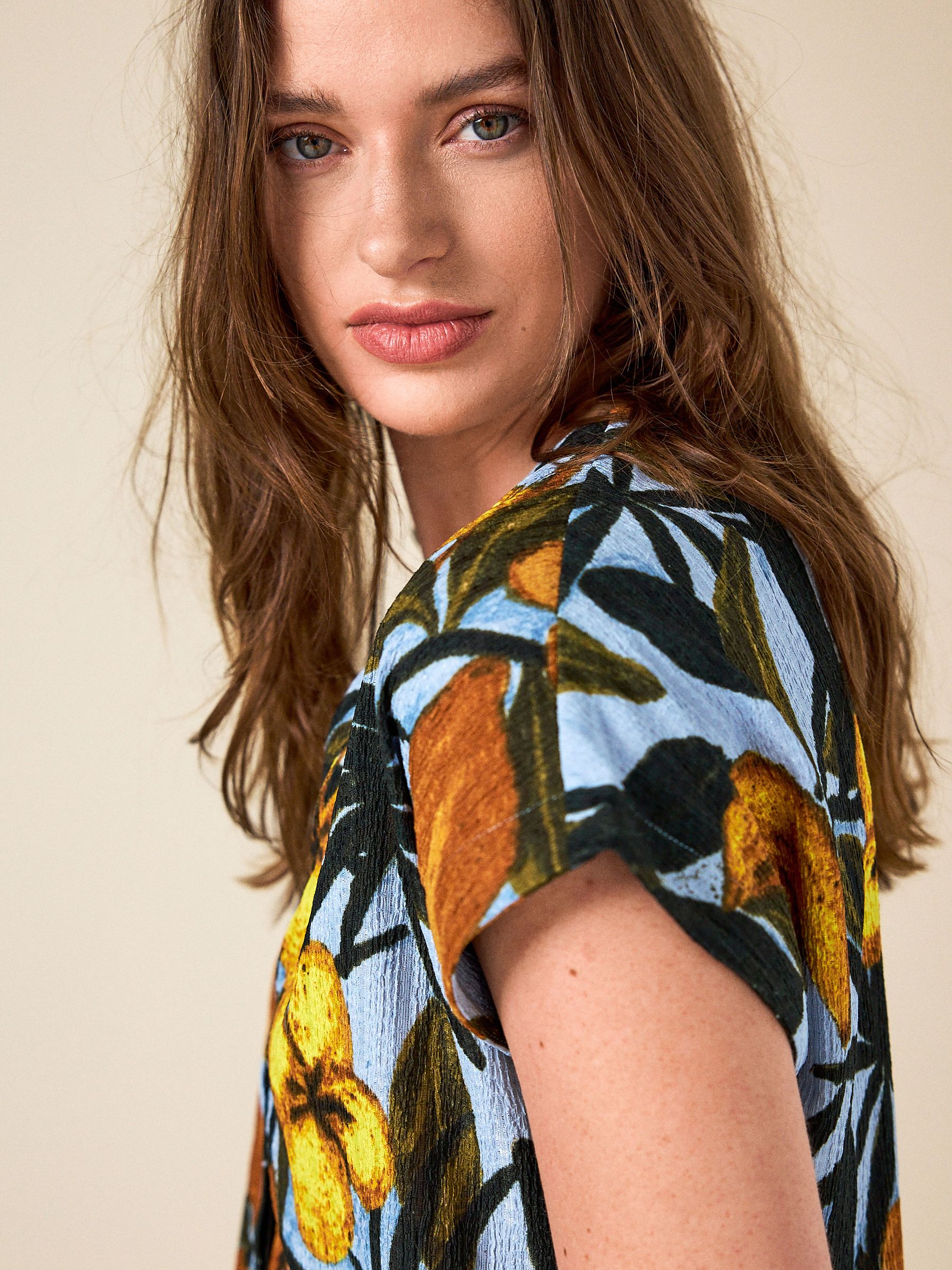 トップス sst gift shop Buy Blue/Yellow Floral Print Textured V-Neck Tie Front Short