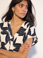 Geo Print Textured V-Neck Tie Front Short Sleeve Top - Image 5 of 8